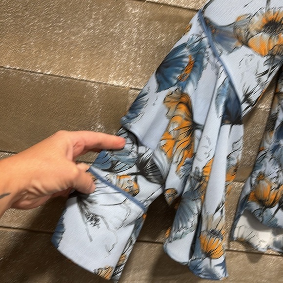 Prose & Poetry bell sleeved blue and orange floral blouse size XS - Picture 3 of 11